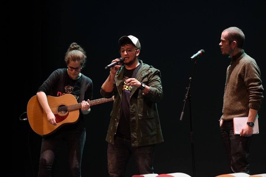 Las alrededor de 100 familias de menores transexuales del País Vasco y Navarra, que hasta ahora han formado parte de la asociación Chrysallis, han presentado este sábado su nueva marca, Naizen, con la que dejan de ser una delegación de la iniciativa nacional y se conforman en entidad independiente.
