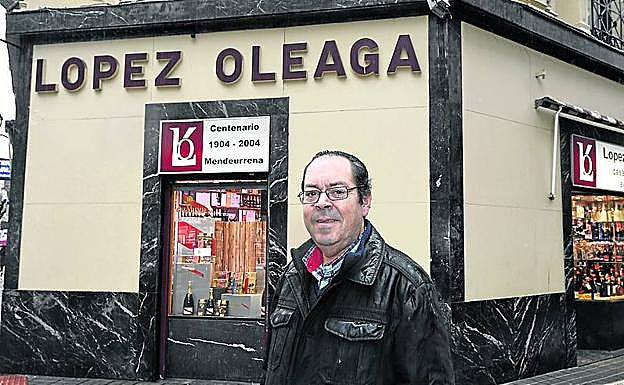 López Oleaga. Ocupa una de las mejores esquinas en El Ensanche. Con vistas a Astarloa y Ledesma, comienza a ser centro de peregrinación para muchos turistas que caen en la capital vizcaína. Asegura que el poder adquisitivo de los vecinos, con las rentas más altas de la ciudad, les ha ayudado durante los peores años de la crisis. 