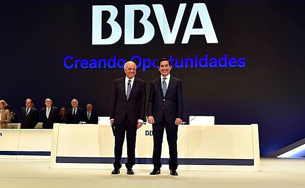 Francisco González y Carlos Torres, en la última junta de accionistas del BBVA celebrada la pasada primavera en Bilbao.