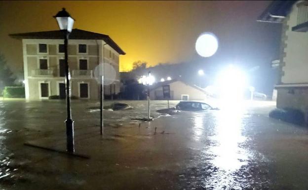 Una tromba de agua anegó Muxika el 11 de enero, el día más lluvioso.