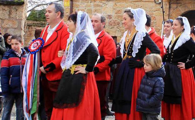 La tradicional danza del Escarrete en Poza de la Sal