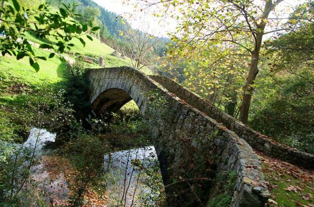 Uno de los puentes de piedra del camino. 