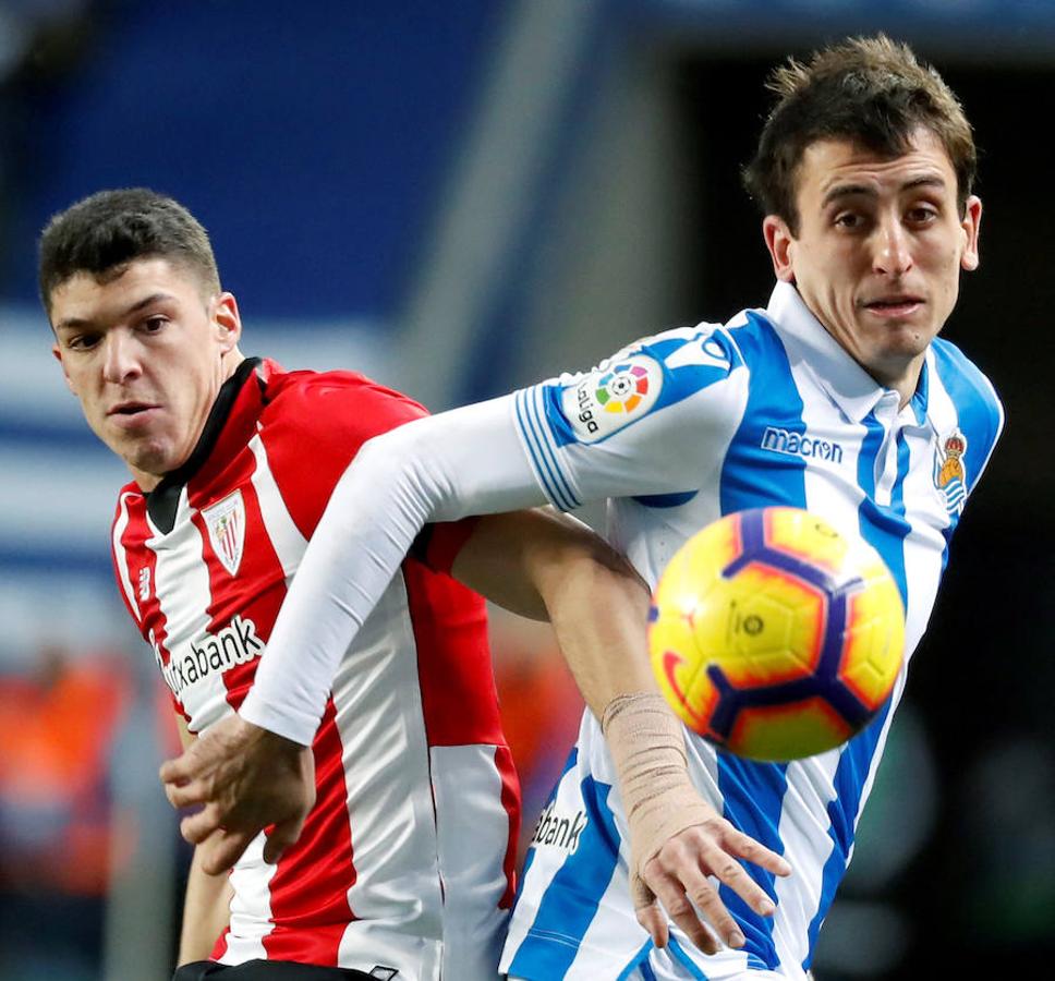 La Real Sociedad logra imponerse 2-1 al Athletic en el clásico del futbol vasco celebrado este sábado en Anoeta