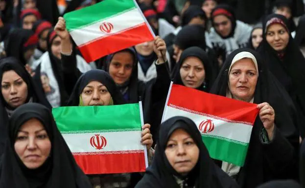 Mujeres iraníes celebran el 40 aniversario de la Revolución Islámica.