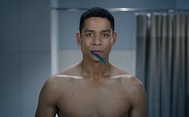 Charlie Barnett, en un fotograma de la serie.