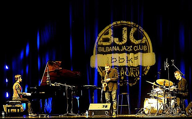 Marco Mezquida al piano, Ernesto Aurignac al saxo alto y Ramón Prats a la batería. 