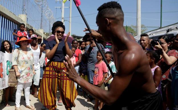 Chimamanda Ngozi Adichie asiste al Hay Festival en Cartagena.