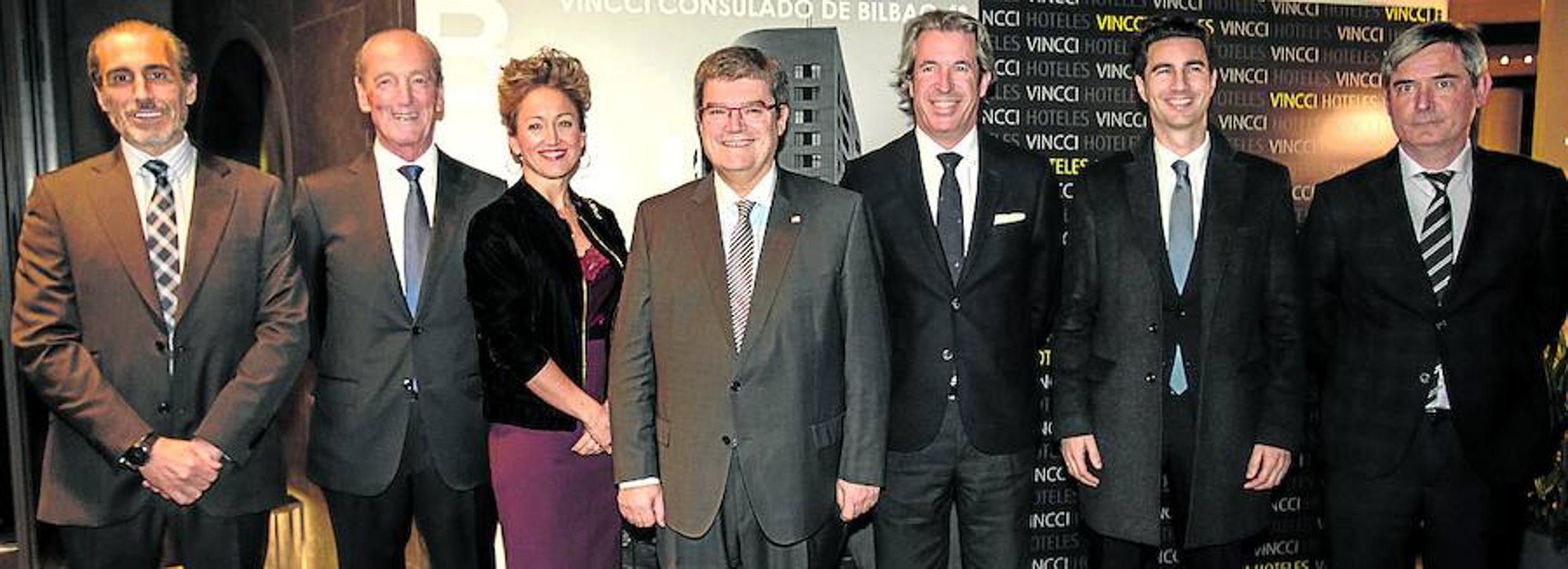 Carlos Calero, Gabriel y Mercedes Salaverry, Juan Mari Aburto, Gabino Gorostiza, Xabier Otxandiano y Alejandro Gorostiza.
