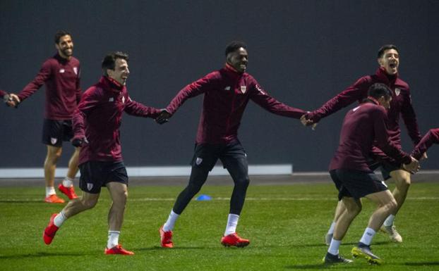 Beñat, Williamas y Yuri, en el entrenamiento. 