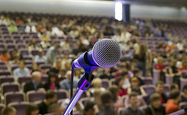 Mikrofonoa, eszenatokian.