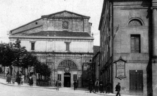 Entrada al convento, en una imagen de 1930 tomada desde la calle Mateo de Moraza. 
