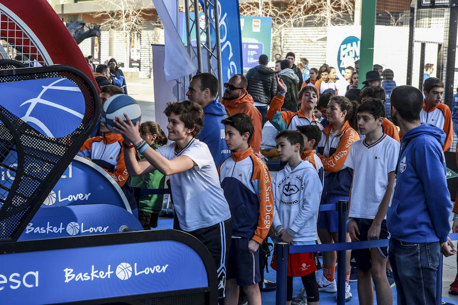 Los hinchas azulgranas y los de otras aficiones se han dejado ver este viernes por el centro de Madrid
