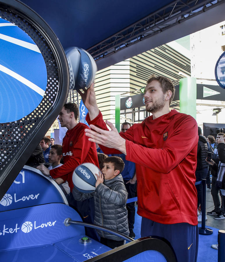 Los hinchas azulgranas y los de otras aficiones se han dejado ver este viernes por el centro de Madrid