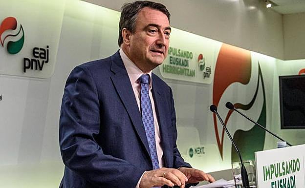 Aitor Esteban en Sabin Etxea.