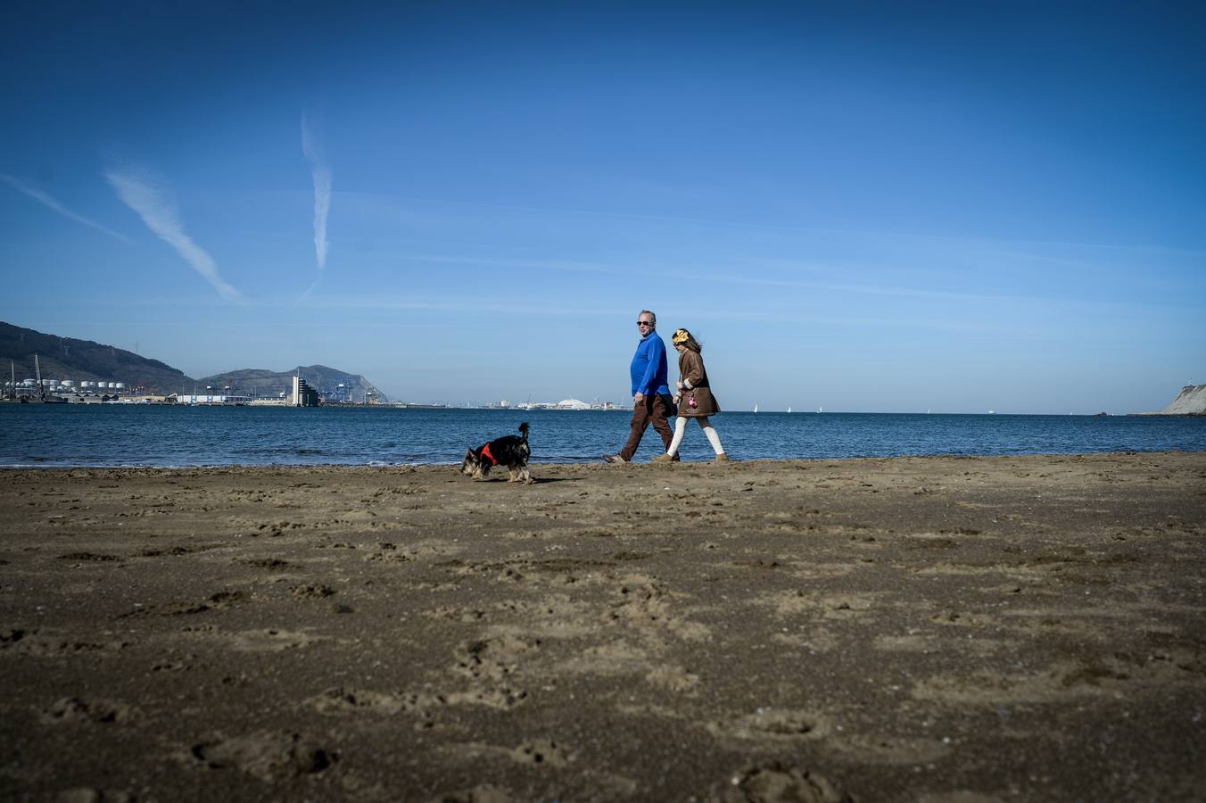 El buen tiempo ha animado este sábado a muchos ciudadanos a pasear