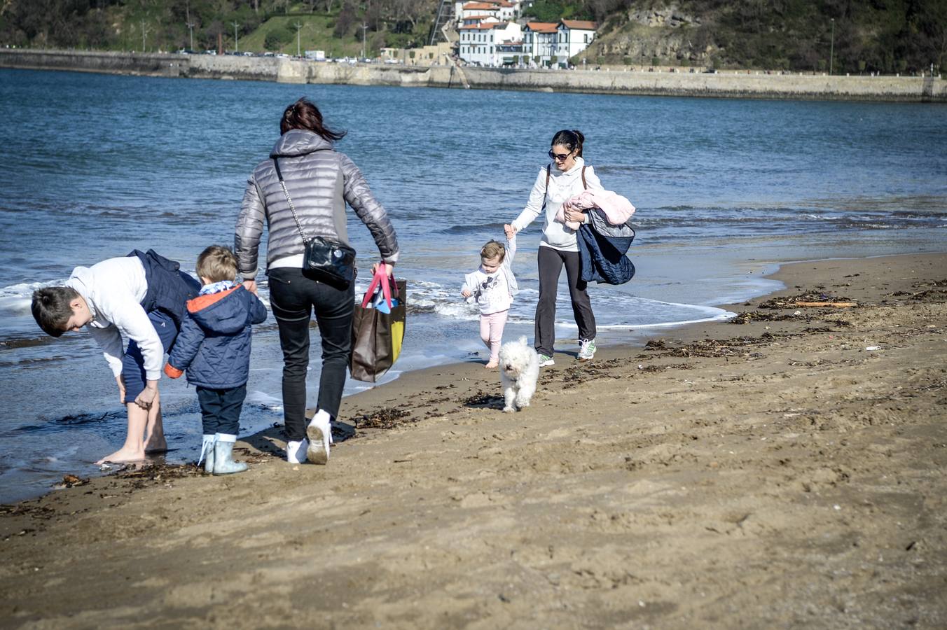 El buen tiempo ha animado este sábado a muchos ciudadanos a pasear
