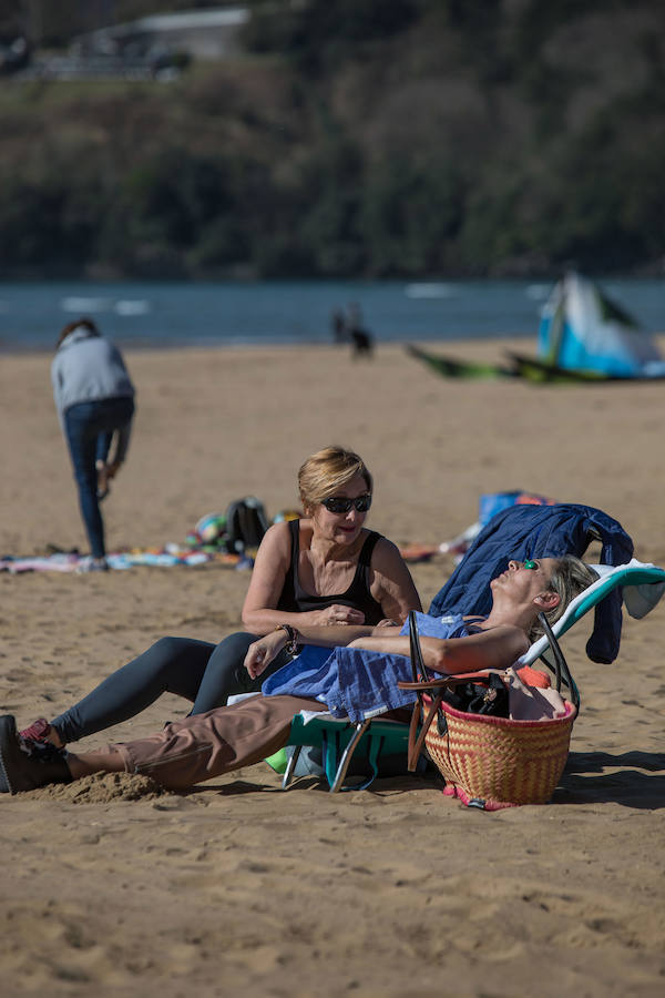 El buen tiempo ha animado este sábado a muchos ciudadanos a pasear