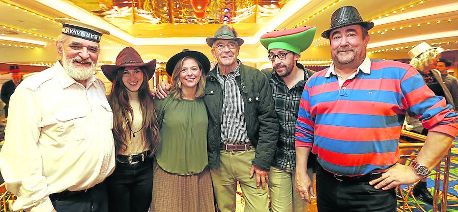 Marino Montero, Yaiza Alaña, Begoña Castaño, Piru Azua, Iker Urkidi y Enrique Bosque. 