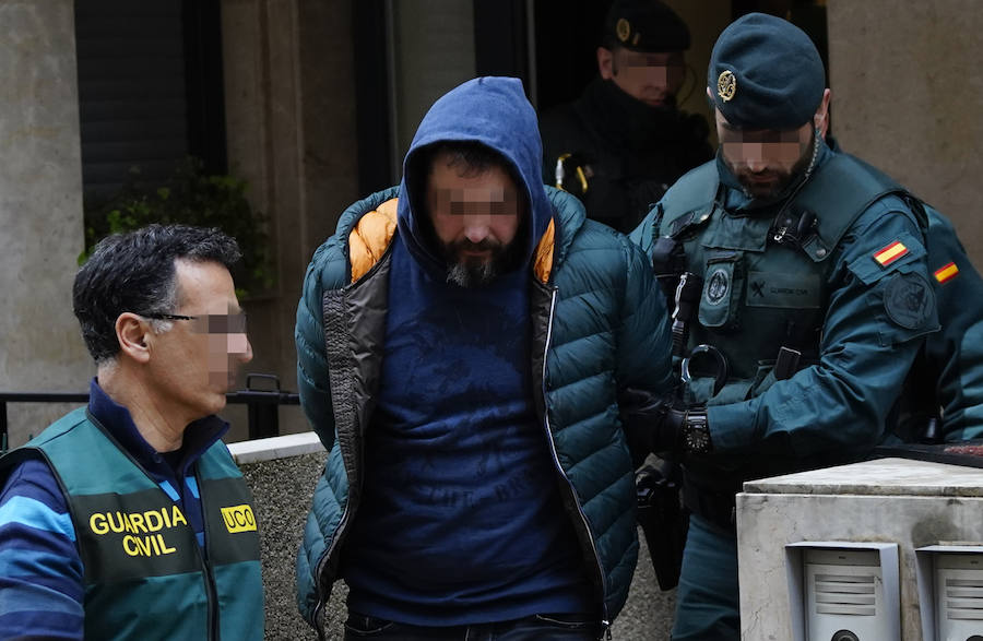 El supuesto autor intelectual del crimen, en el momento de la detención, en Amorebieta.
