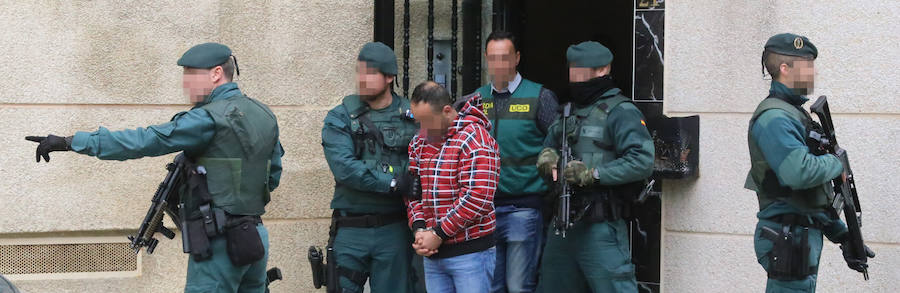 Registro efectuado por la Guardia Civil en Otxarkoaga.