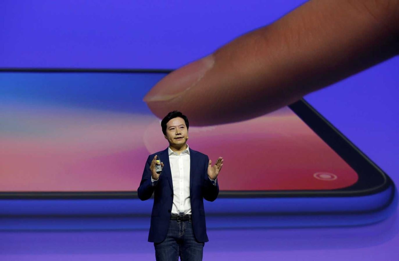 El fundador de Xiaomi, Lei Jun, asiste al lanzamiento del nuevo teléfono Xiaomi Mi 9