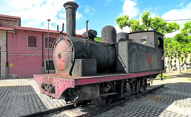 Locomotora de vapor en la plaza de Sabero.