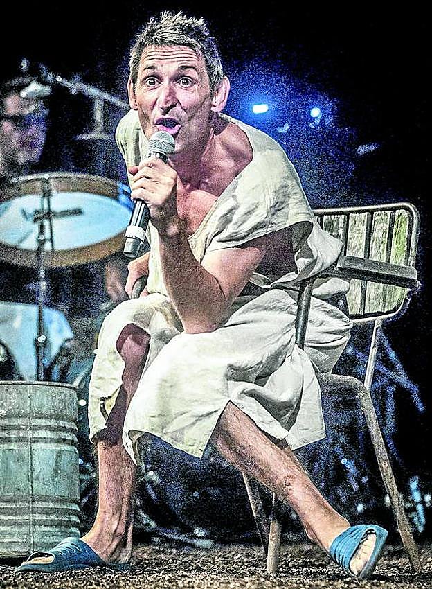 El músico catalán vuelve a contar con el guitarrista Raül Refree para su nuevo espectáculo.