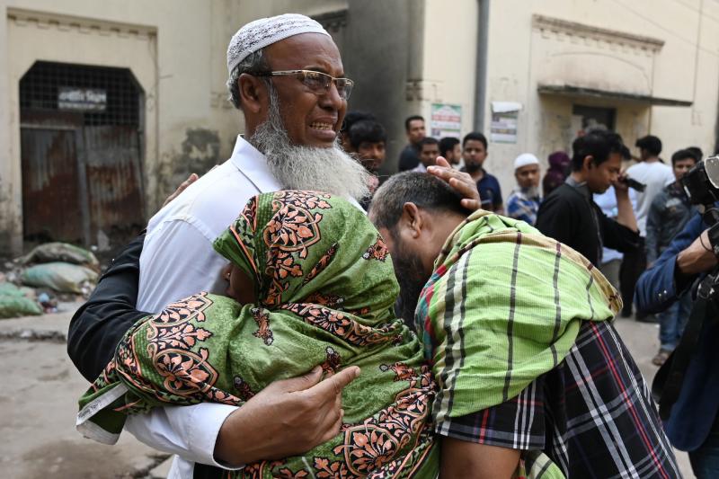 El fuego se desató en el casco antiguo de la capital y se ha cobrado la vida de más de 70 personas