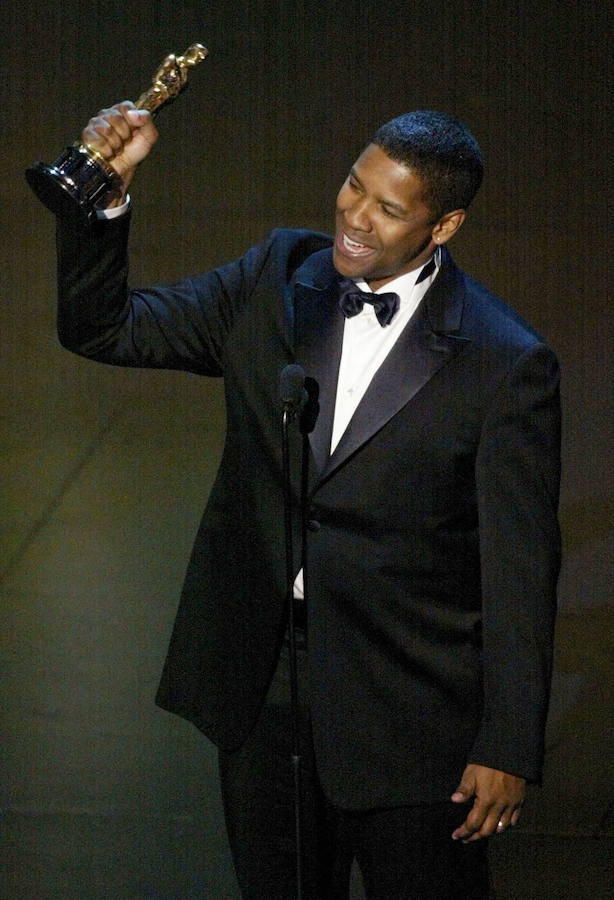 "Dos pájaros en una noche... Hace cuarenta años que persigo a Sidney (Poitier). Finalmente me dan el Oscar esta noche y ¿qué hacen? Se lo dan a él también".- Mejor actor: Denzel Washington por 'Training Day', 2002. 