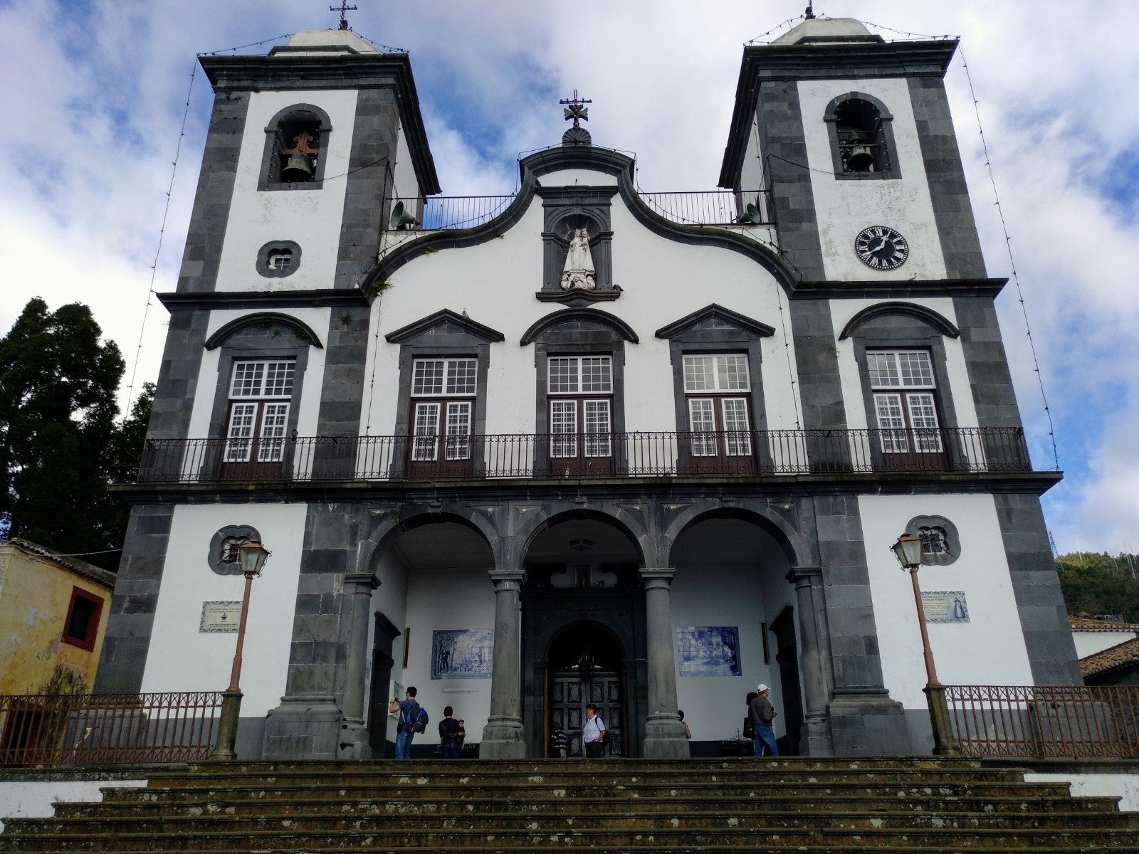 La Iglesia de Nuestra Señora de Monte, donde está el cuerpo de el último emperador de Austria, Carlos I.