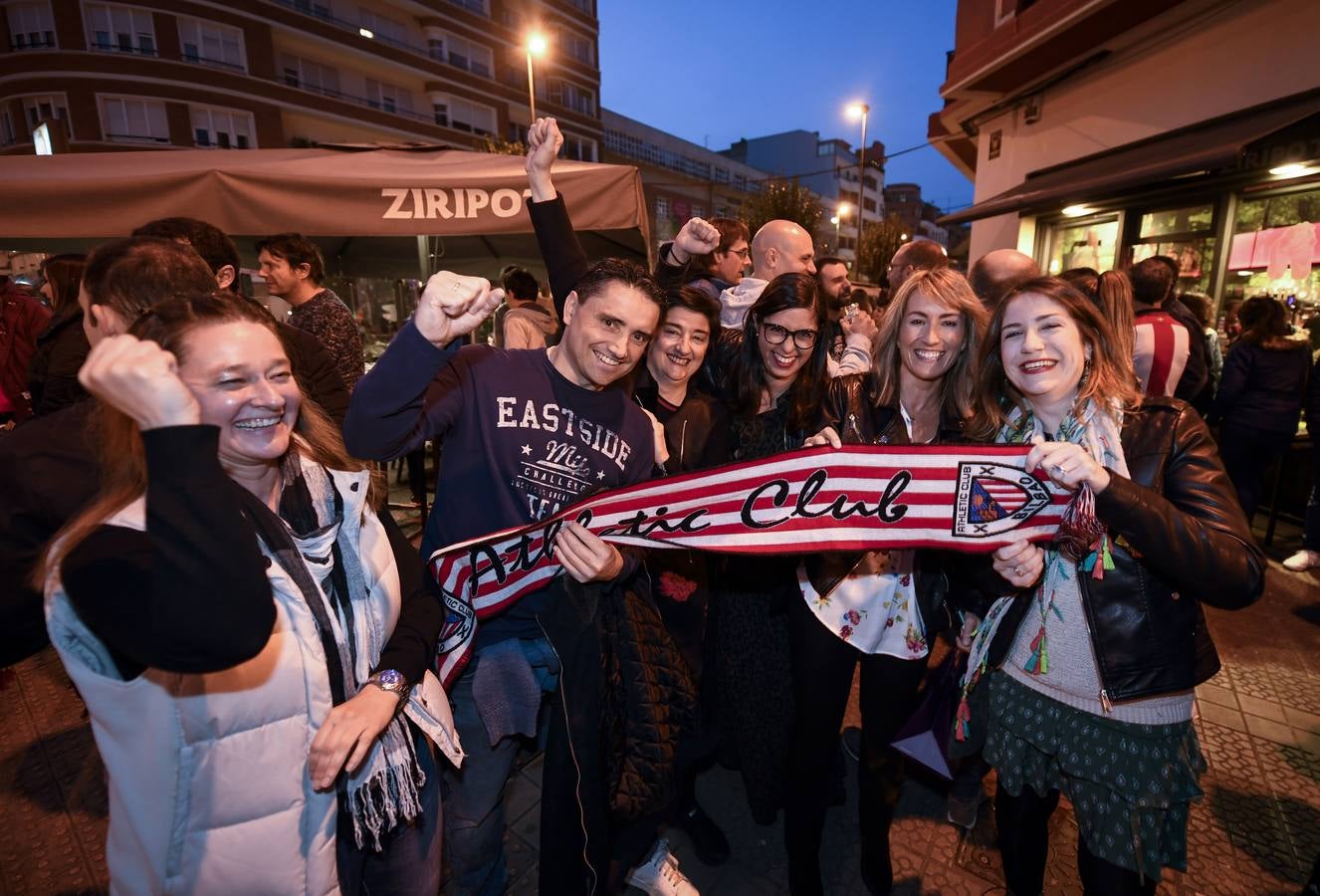 Fotos: Las aficiones del Athletic y Eibar, hermanadas en Bilbao