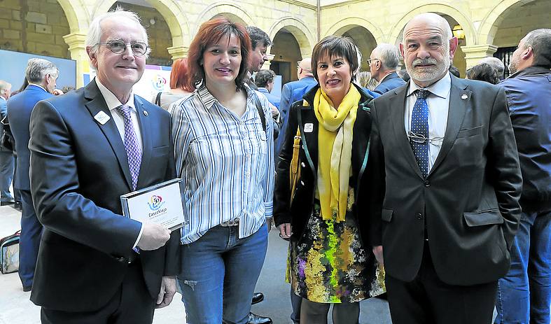 Javier Olmo, Nerea Sáenz, María José Garay y Jon Aldeiturriaga.