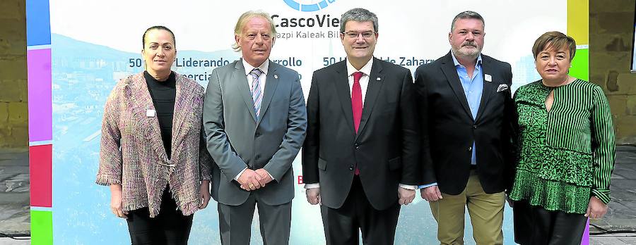 Isabel Muela, José Manuel Bello, Juan Mari Aburto, Unai Aizpuru e Isabel Sánchez Robles.