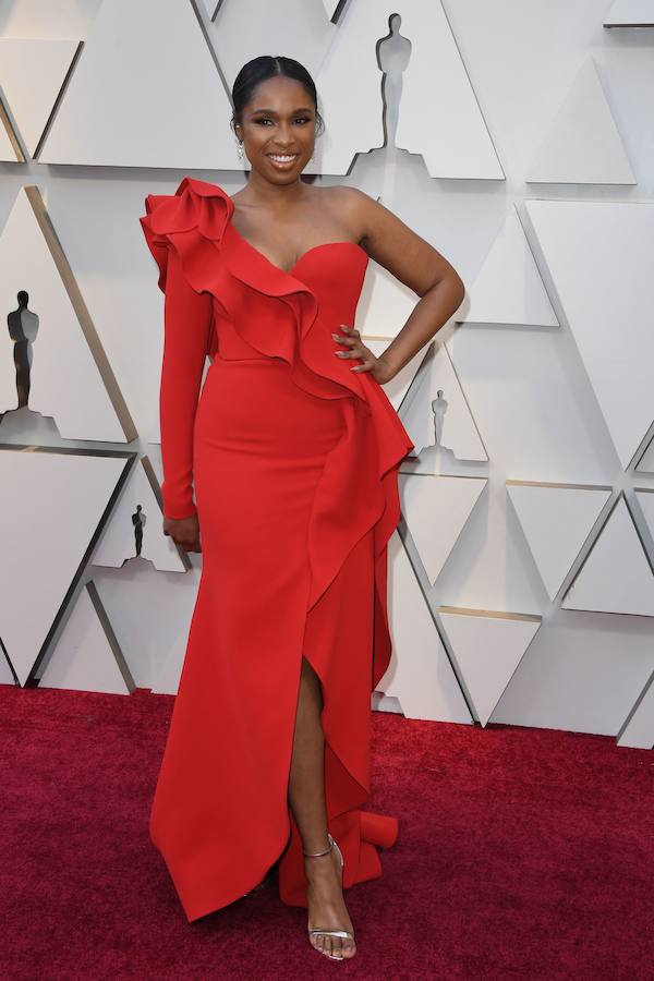 Jennifer Hudson: eligió para la ocasión un vestido en color rojo con volantes de Elie Saab, de la colección alta costura primavera-verano 2019 que se presentó hace solo unas semanas en París. Un diseño desigual con abertura inferior que realzaba su silueta y le quedaba muy favorecedor.  Oscars 2019