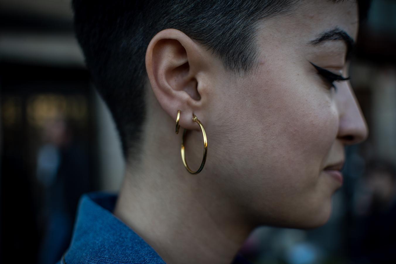 Nerea Merino (estudiante de Bellas Artes, 23 años) se siente cómoda con ropa deportiva y de colores vivos. 
