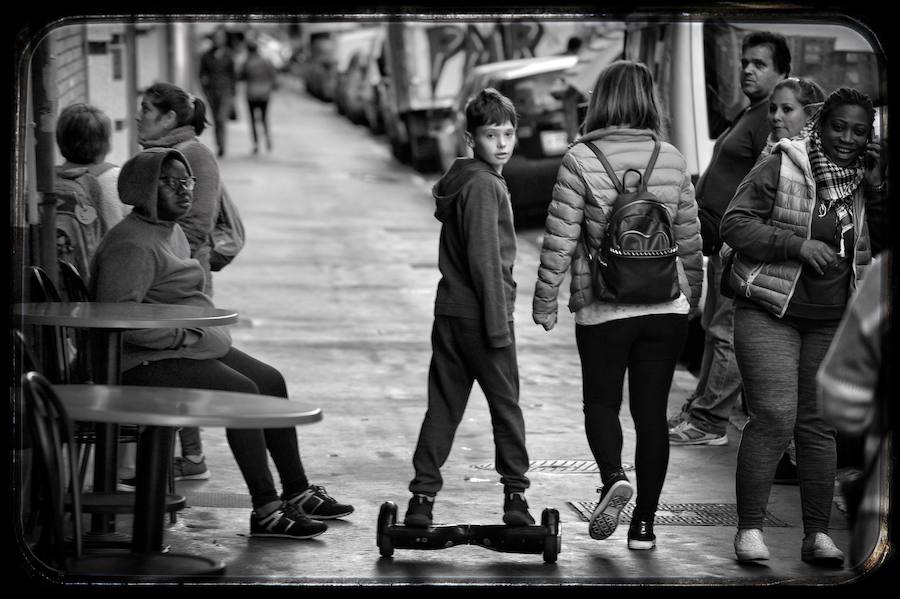 Recorrido fotográfico por uno de los barrios más antiguos de Vitoria desde el particular punto de vista del artista