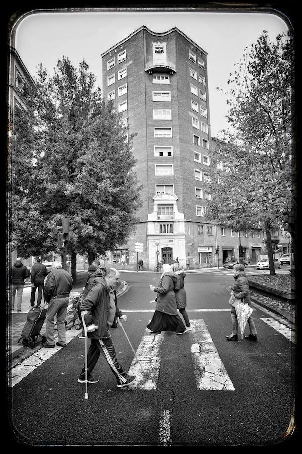 Recorrido fotográfico por uno de los barrios más antiguos de Vitoria desde el particular punto de vista del artista