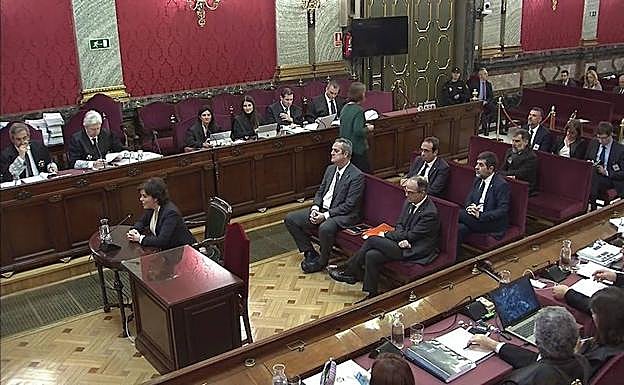 La ex vicepresidenta del Gobierno Soraya Sáenz de Santamaría, durante la declaración como testigo.