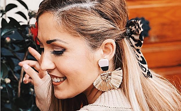 Imagen principal - Así puedes llevar lazos, la tendencia romántica de la temporada