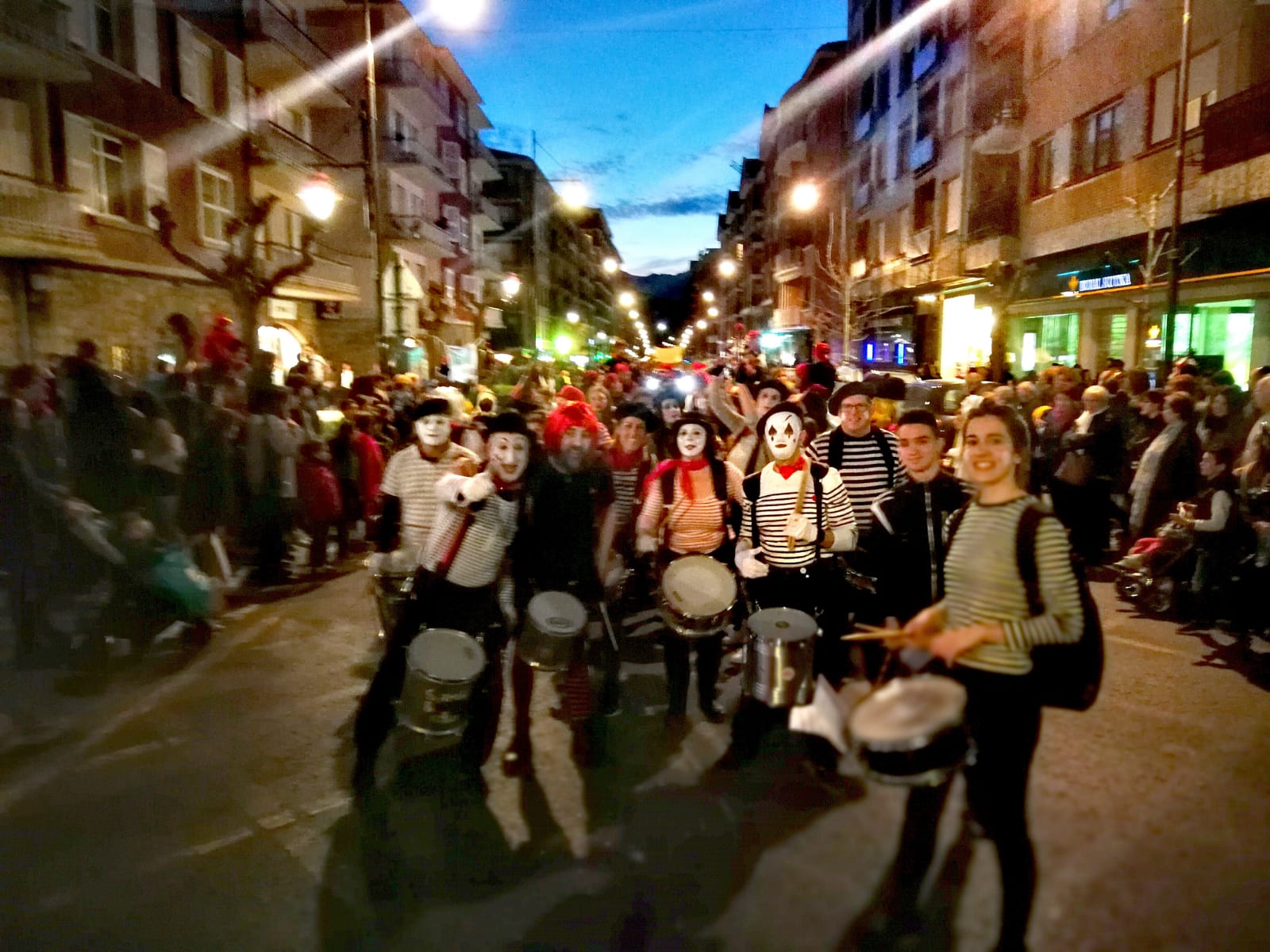 La localidad se sumergen en la fiesta más colorida y visual de todo el año