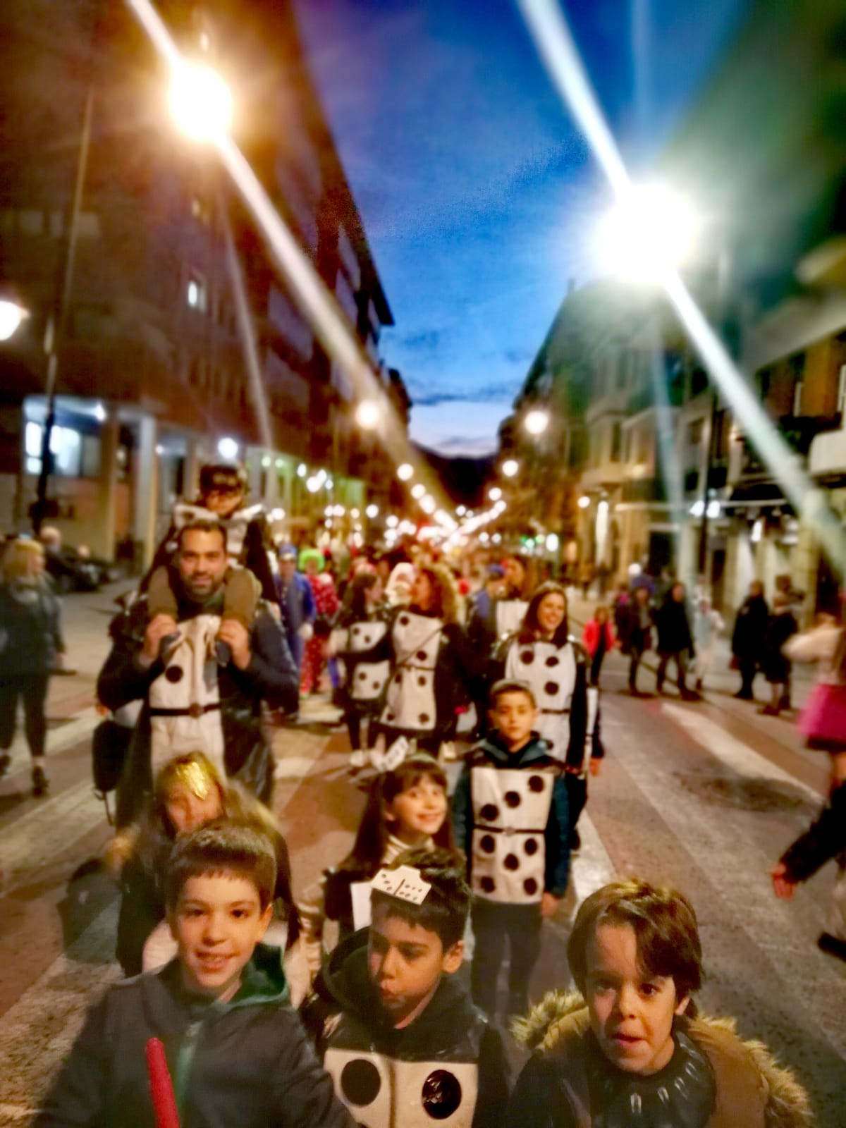 La localidad se sumergen en la fiesta más colorida y visual de todo el año