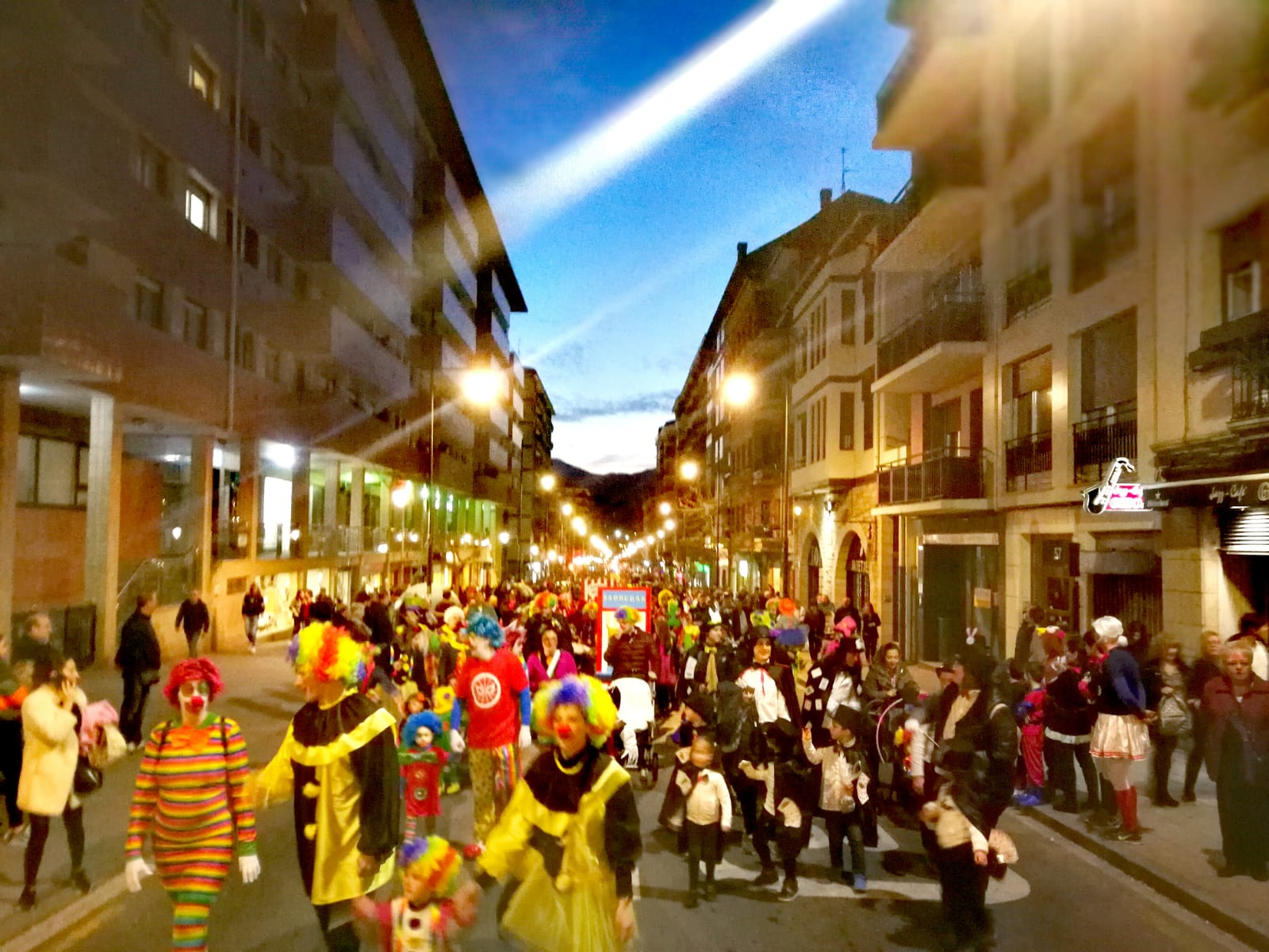 La localidad se sumergen en la fiesta más colorida y visual de todo el año