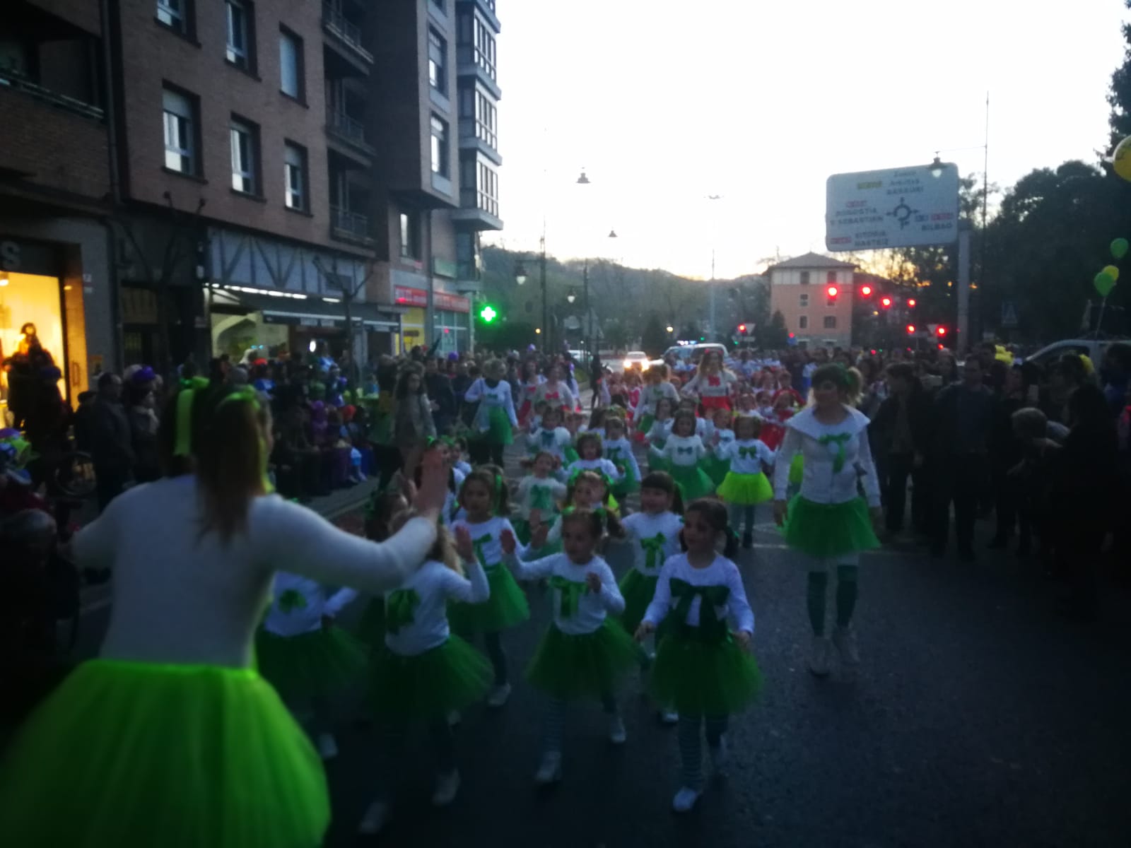 La localidad se sumergen en la fiesta más colorida y visual de todo el año