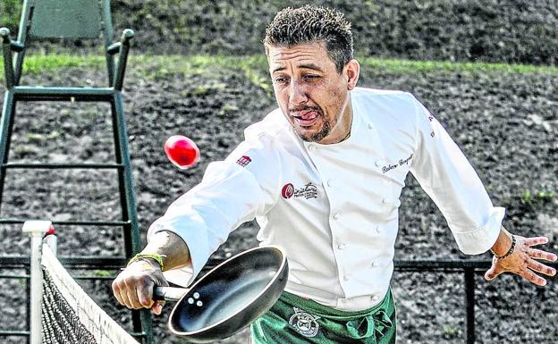 El chef empuñó la sartén para abrirle la ventana a la Peña Vitoriana. Punto y partido.