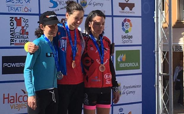 Podium femenino: Merce Tussell, Helene Alberdi y Sonia Julia Sánchez.