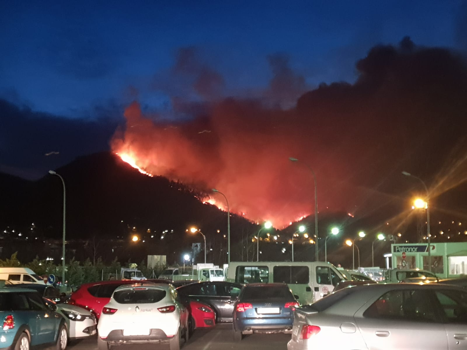 En Muskiz se han producido dos focos y han desalojado a varias familias. También ha habido fuegos en Lemoiz, Amoroto, Getxo y el Monte Ganguren, entre Bilbao y Galdakao