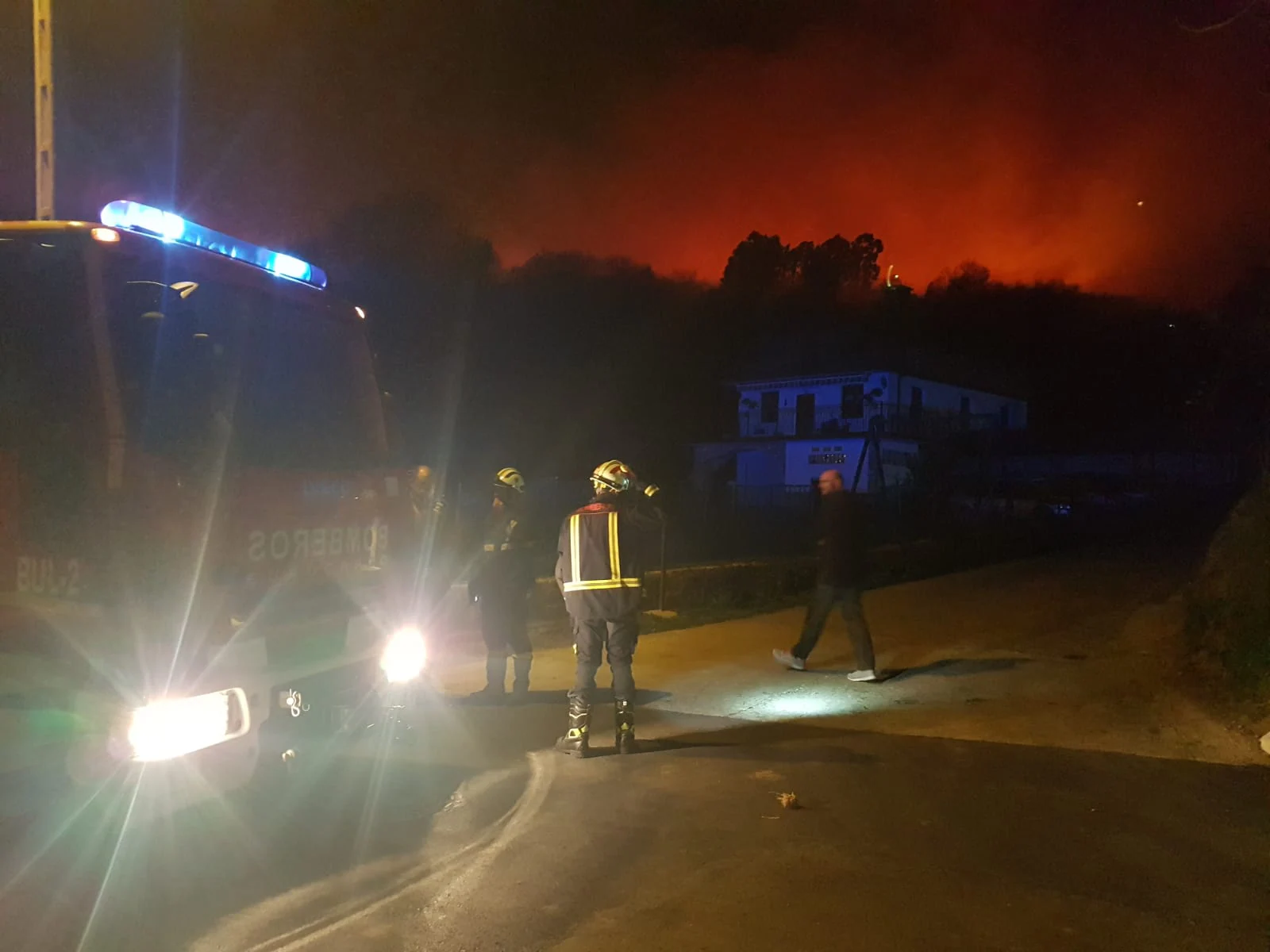 En Muskiz se han producido dos focos y han desalojado a varias familias. También ha habido fuegos en Lemoiz, Amoroto, Getxo y el Monte Ganguren, entre Bilbao y Galdakao