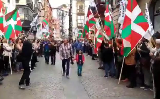 Homenaje al etarra Germán Urizar en el Casco Viejo de Bilbao.