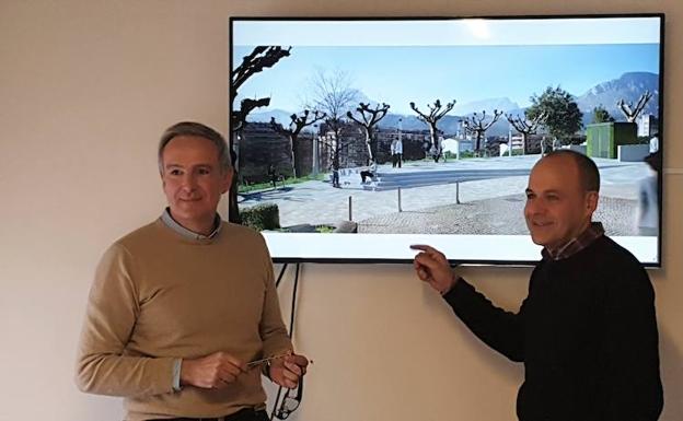 El arquitecto Ángel Basabe y el alcalde de Iurreta muestran la transformación del entorno donde se ubicará el mirador. 