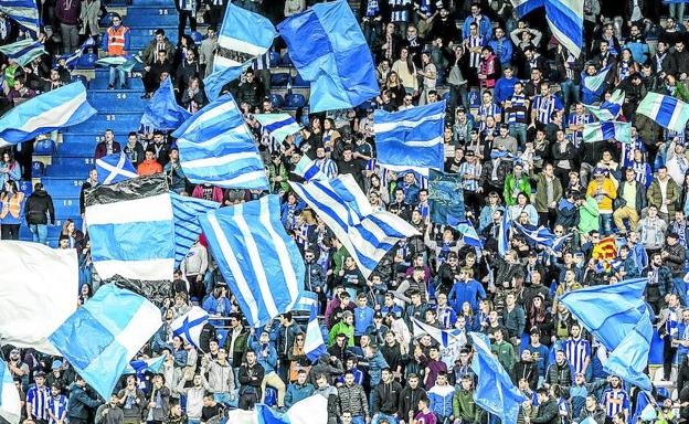 Imagen del fondo de Polideportivo, repleto, en el encuentro ante el Celta en Mendizorroza.